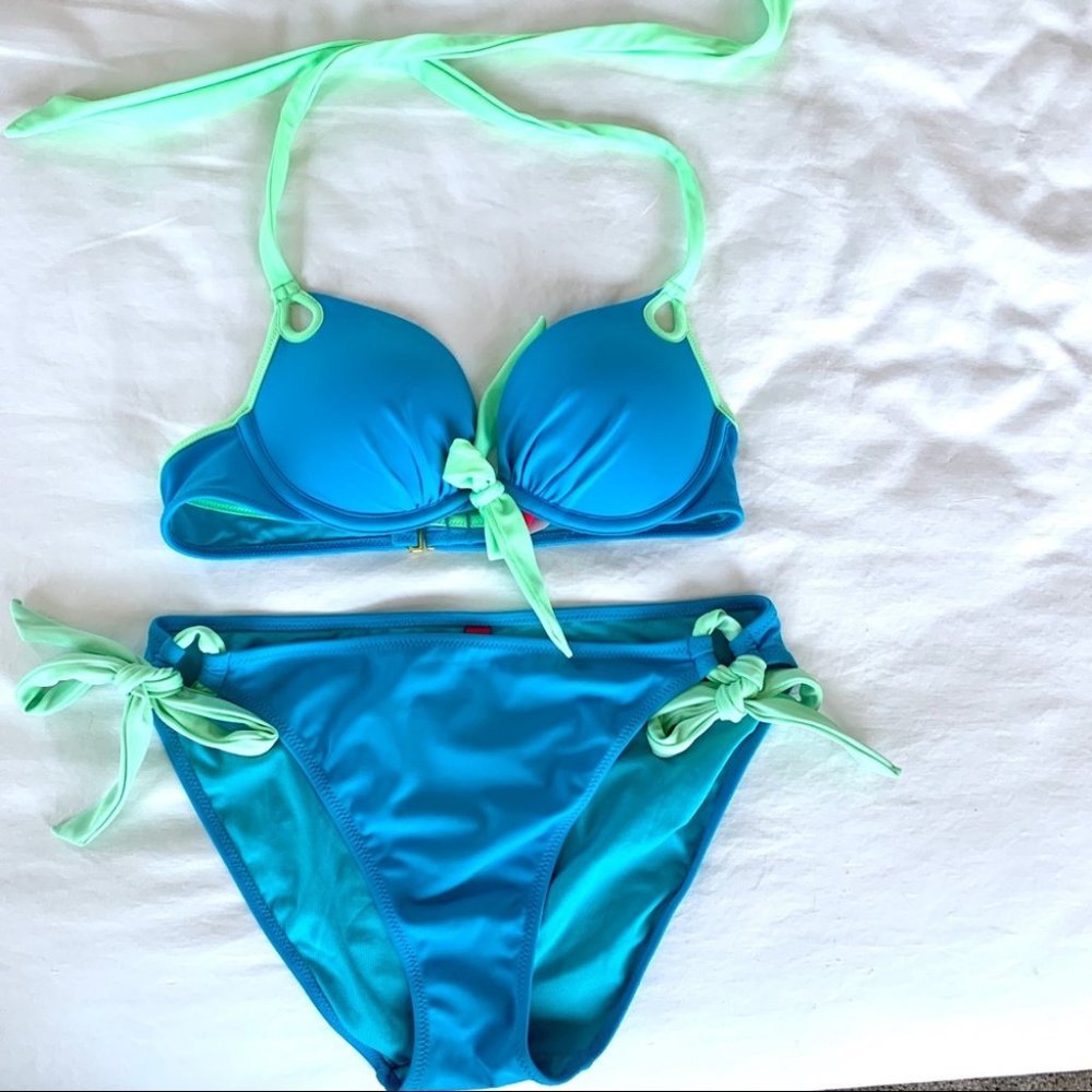 34A‎ Large Victoria's Secret Gorgeous Swimsuit Set